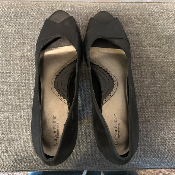 Kenneth Cole Reaction, Black Shimmer Leather Peep Toe Heels, 9 - Picture 4 of 7